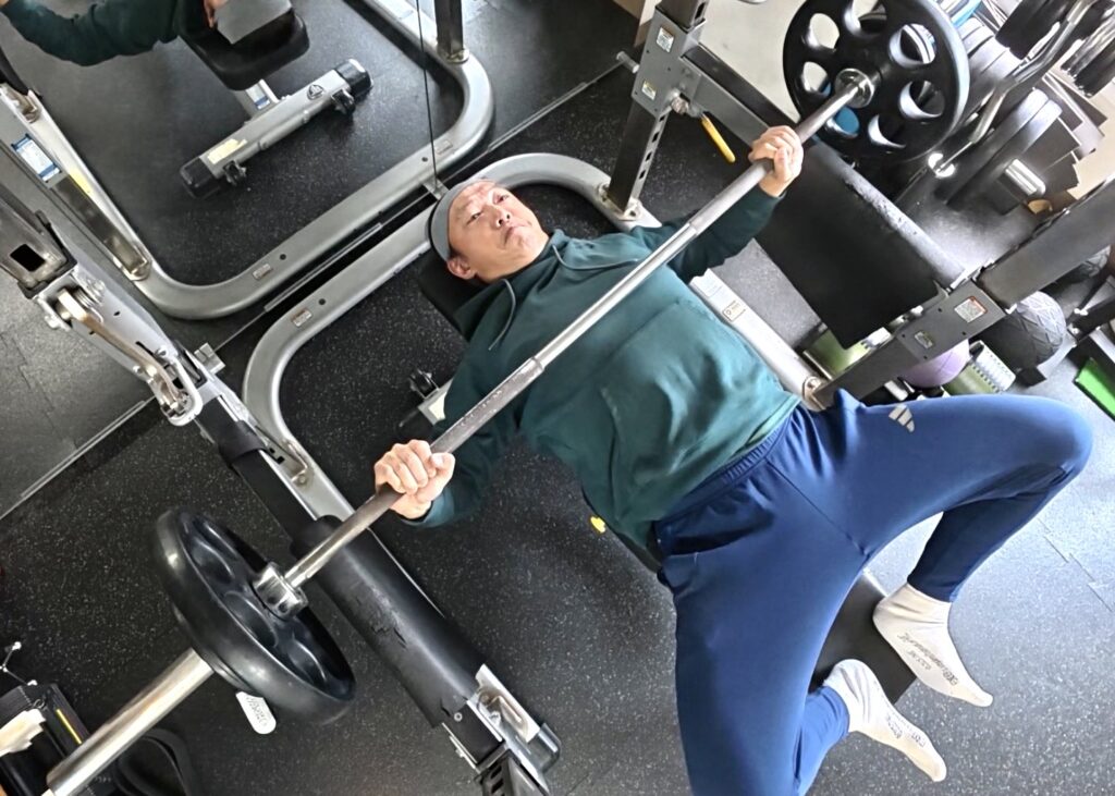 脚あげベンチプレス