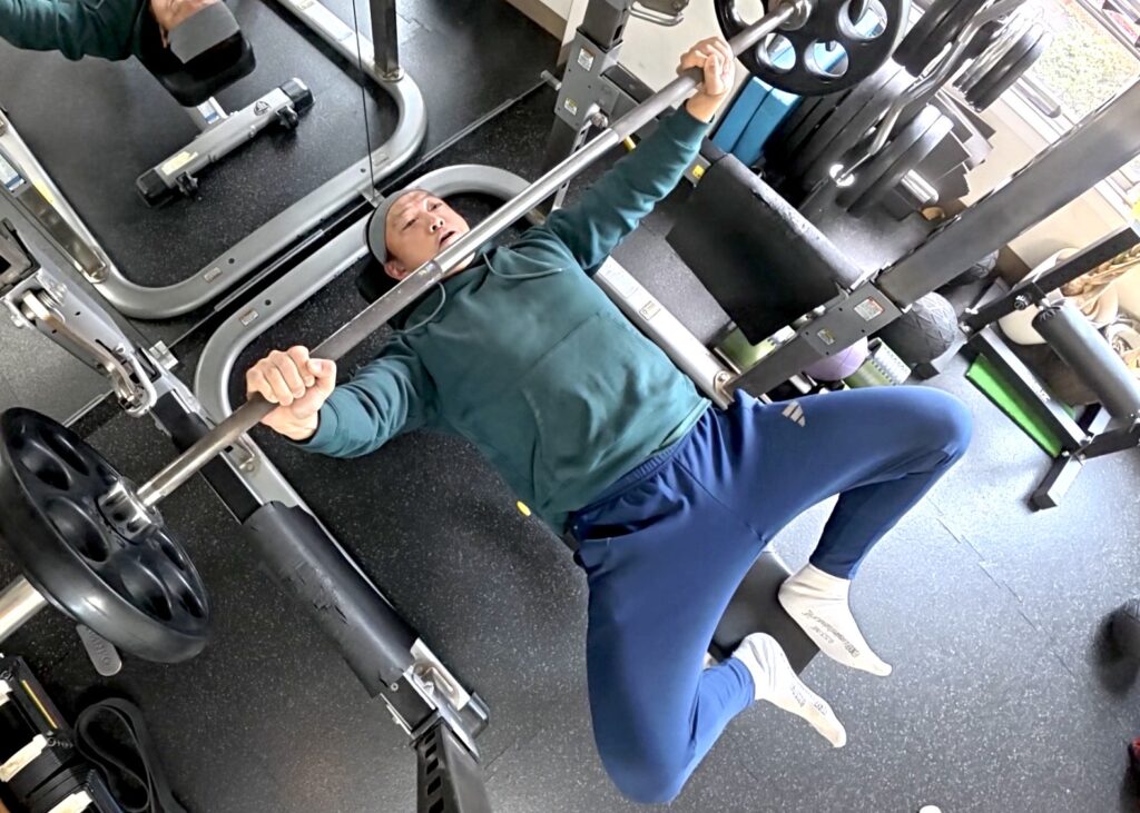 脚あげベンチプレス